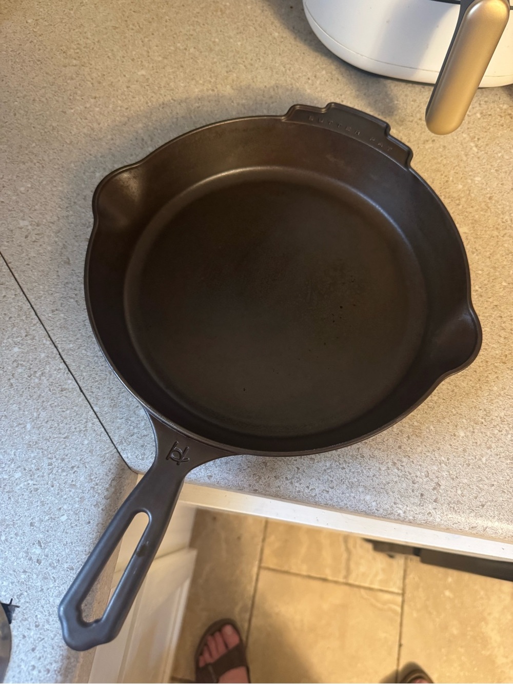 Premium Cast Iron Skillet in Dark Brown – Versatile Stove-to-Oven Pan
